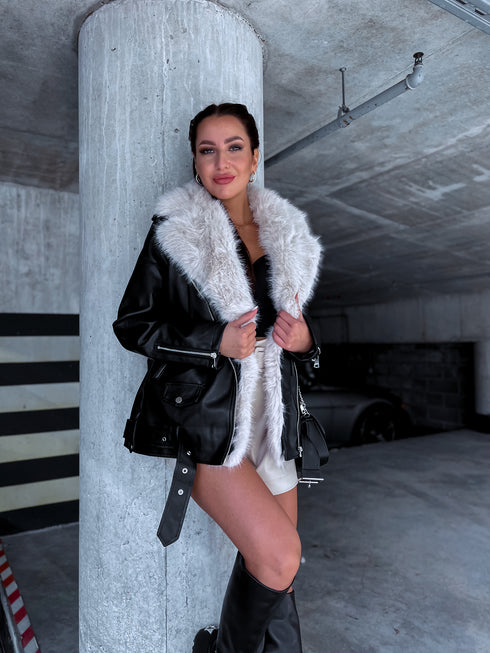 Melna virsjaka ar bēšu pūku "LUX FUR" FL47 PRE-ORDER